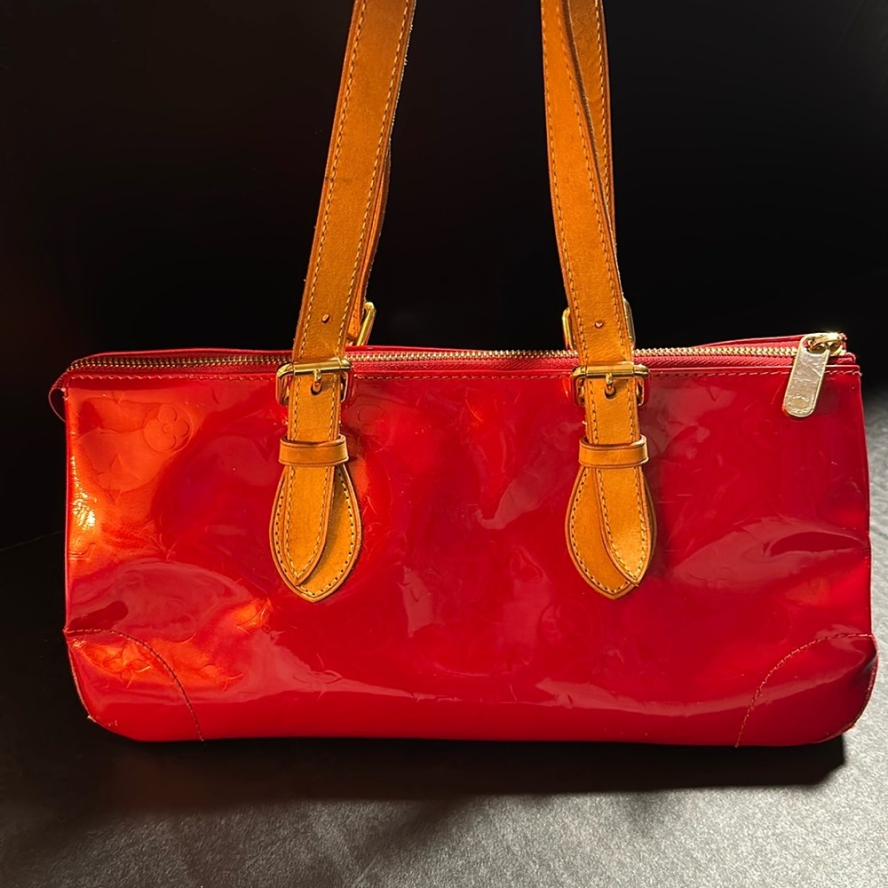 LOUIS VUITTON Rosewood Avenue Monogram Vernis Pomme d'Amour